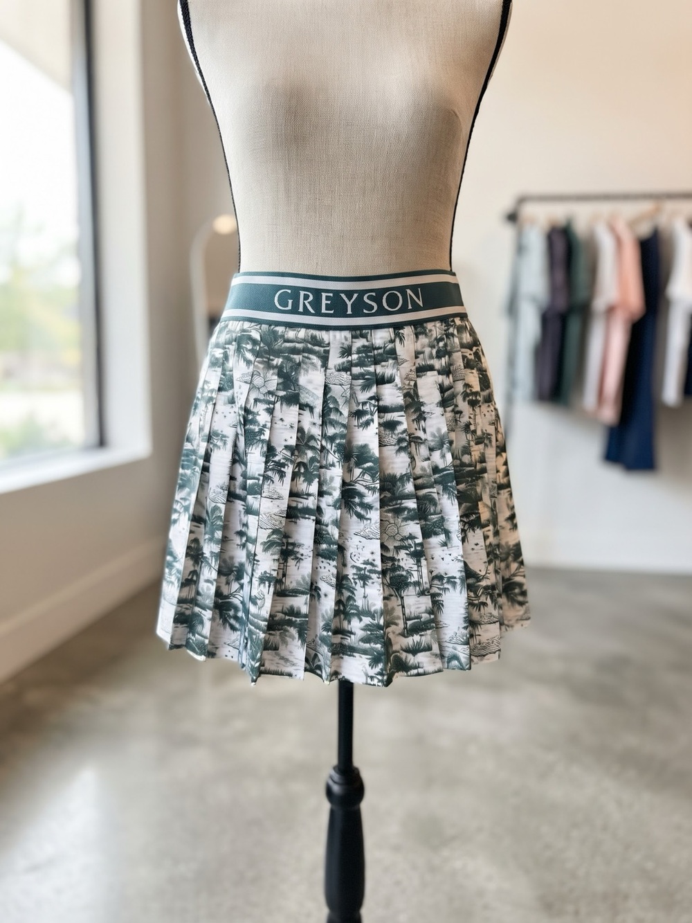 NWT Greyson Luxury Brand Women's Mystic Marsh Leo Green Palm-Print Pleated Skirt